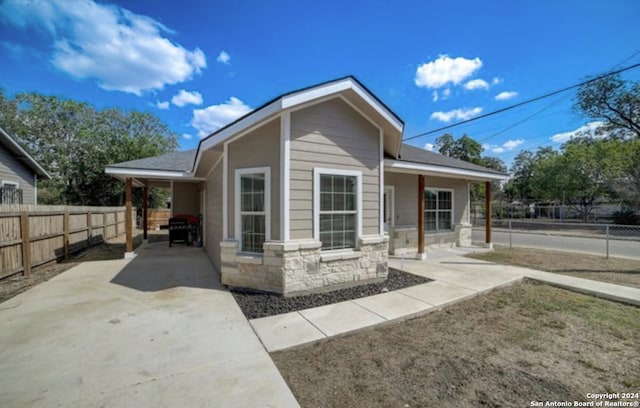 view of front of house featuring a carport and covered porch