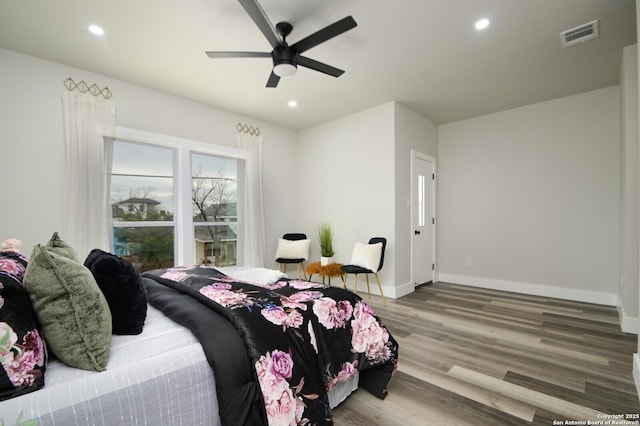 bedroom with visible vents, recessed lighting, and baseboards