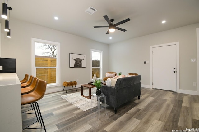 living area with light wood-style flooring, recessed lighting, visible vents, and ceiling fan