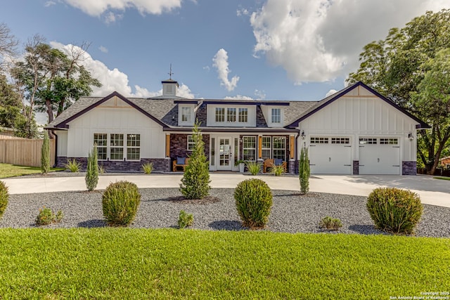 view of front facade featuring a garage