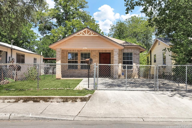 view of front of property with a front lawn