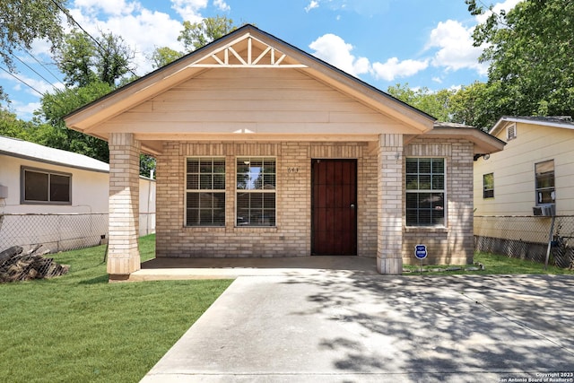 bungalow-style home featuring a front lawn