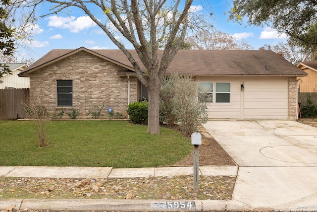 single story home featuring a front yard