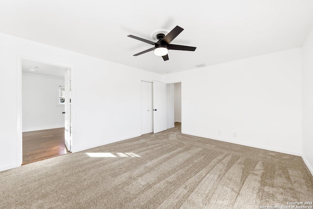 unfurnished room with carpet floors and ceiling fan