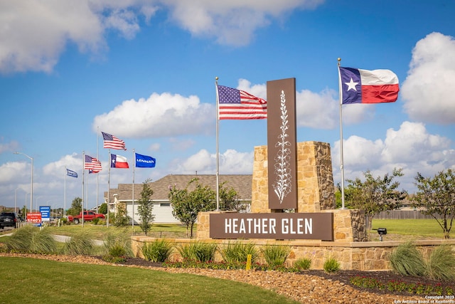 community sign with a yard