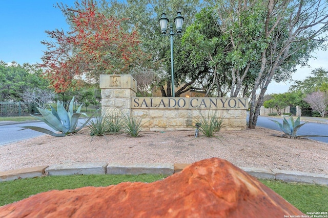 view of community / neighborhood sign