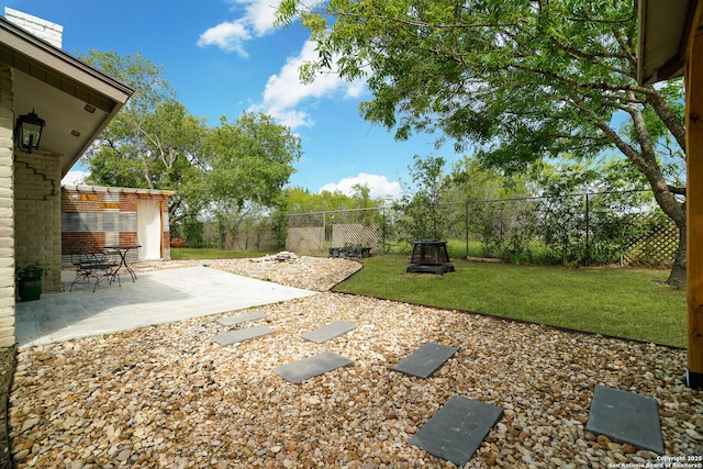 view of yard featuring a patio area