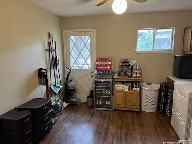 miscellaneous room with ceiling fan, washer and clothes dryer, dark hardwood / wood-style floors, and a textured ceiling