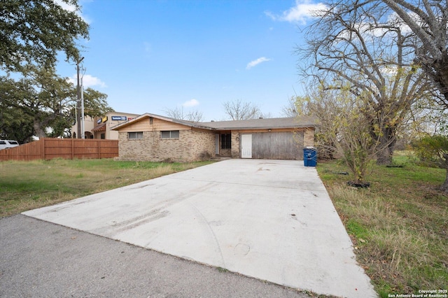 ranch-style home with a front lawn