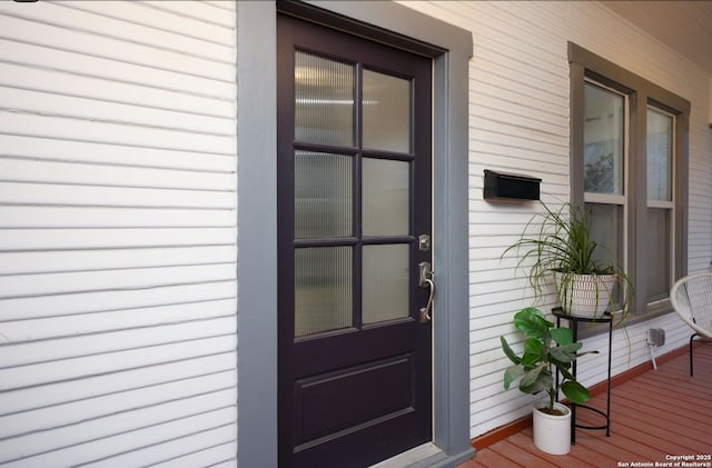 property entrance featuring covered porch