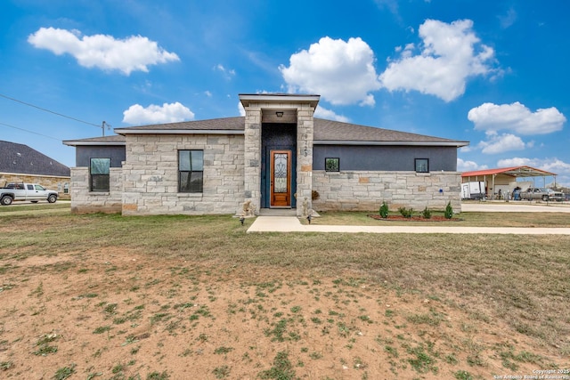 view of front of house with a front yard