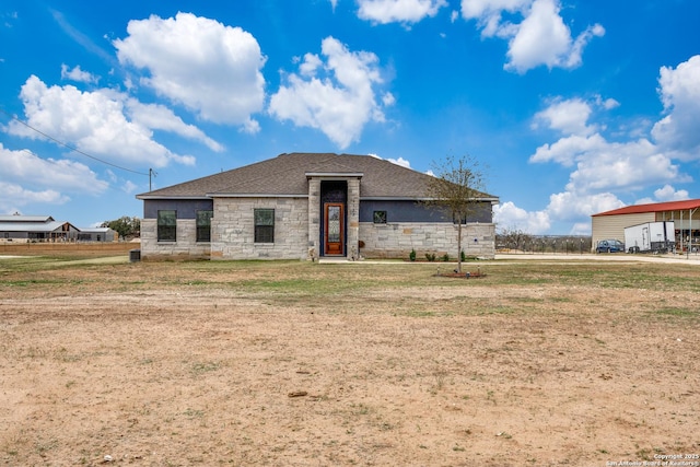 view of front of house with a front yard