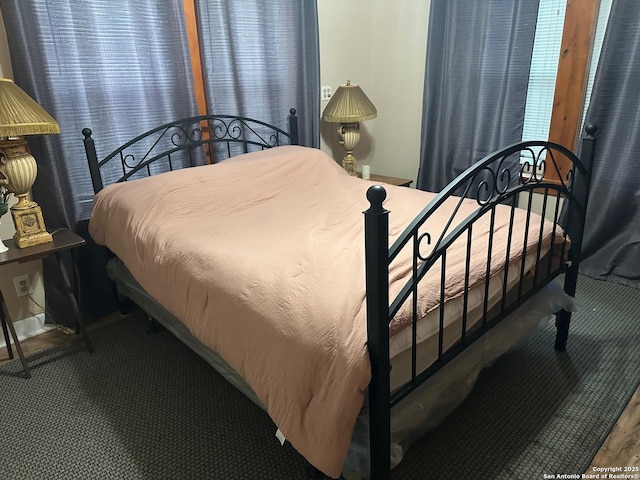 bedroom with carpet flooring