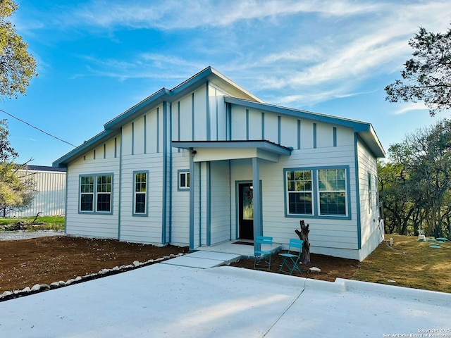 view of front facade