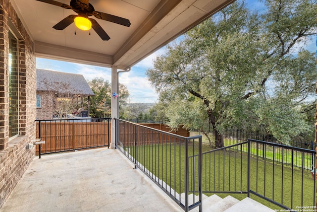 balcony featuring ceiling fan