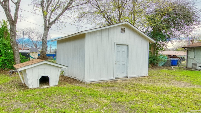 view of outdoor structure with a yard