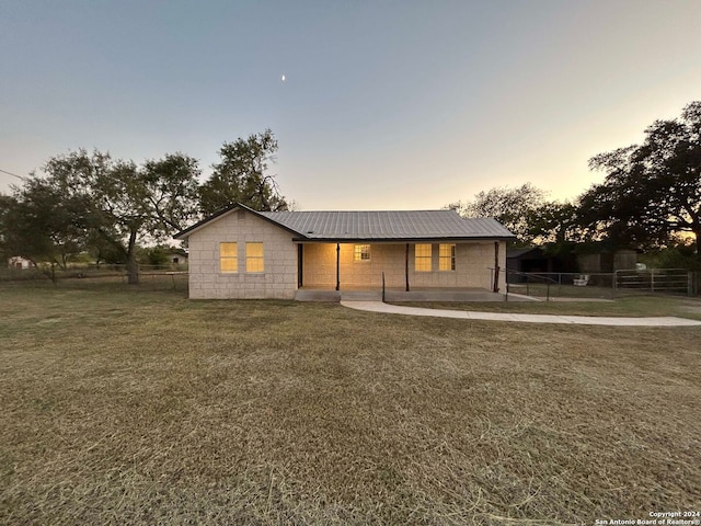 single story home featuring a yard