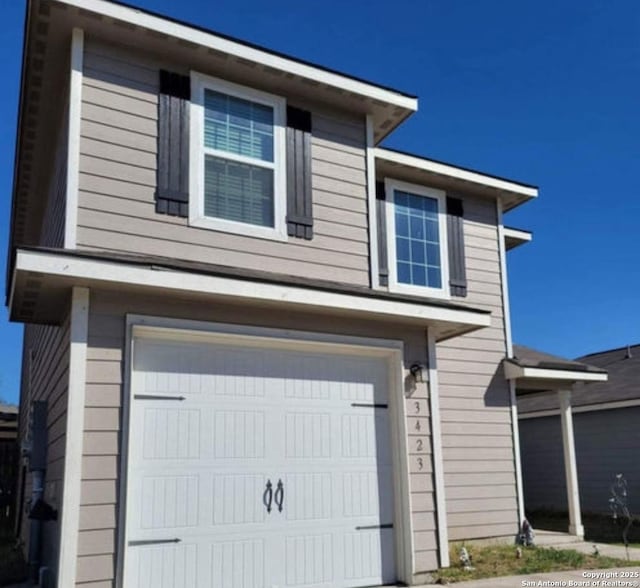 view of front facade featuring a garage