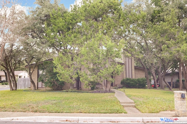 view of front of home featuring a front lawn