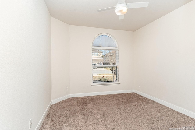 carpeted empty room featuring ceiling fan