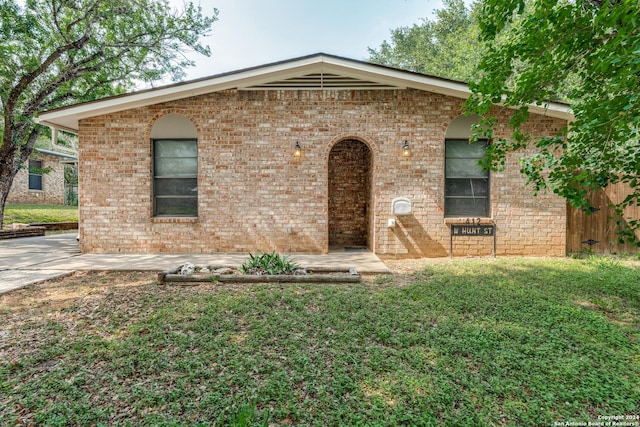 view of front of house with a front lawn and a patio