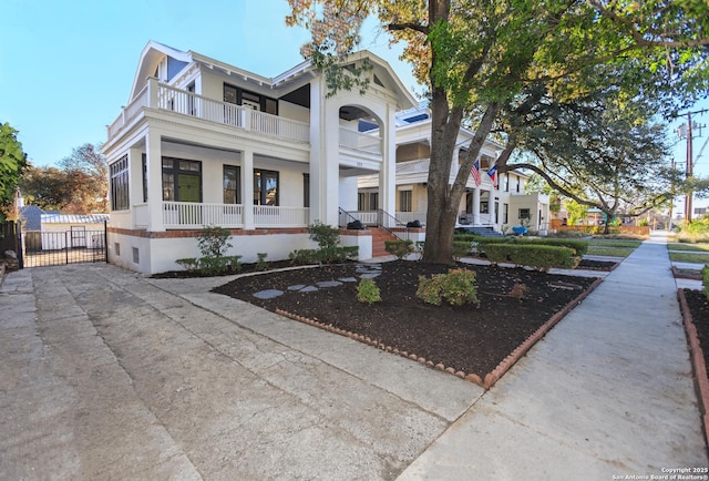 view of front of home featuring a balcony