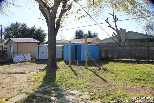 view of yard with a storage unit