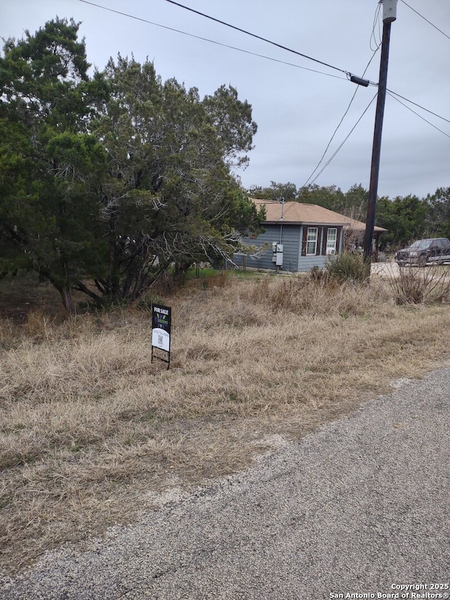 Listing photo 3 for 1128 Blueridge Dr, Canyon Lake TX 78133