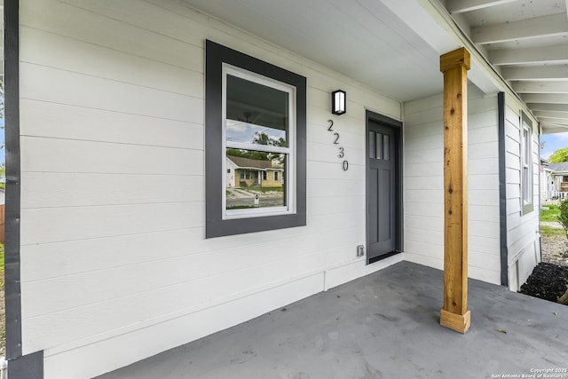 property entrance featuring covered porch