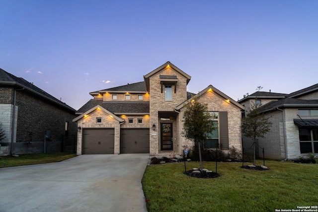 view of front of house featuring a yard and a garage