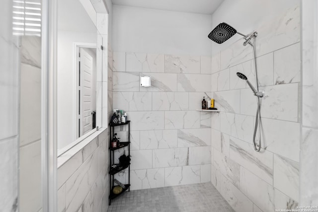 bathroom featuring tiled shower