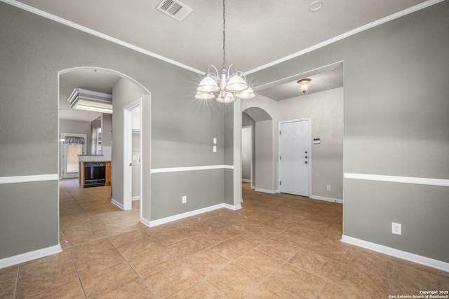 tiled spare room with crown molding, wine cooler, and an inviting chandelier