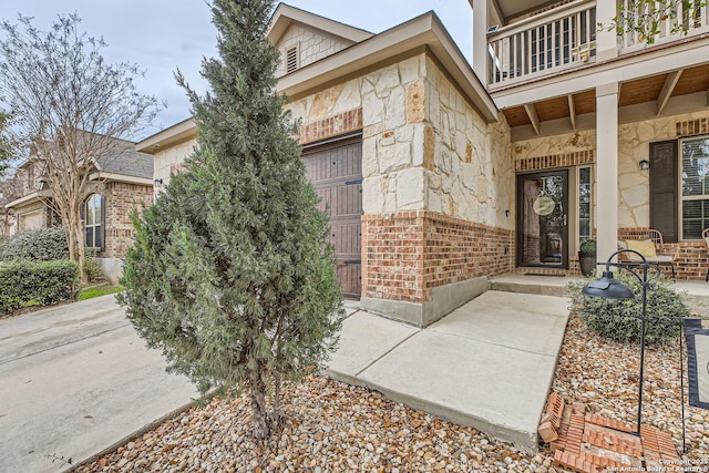 property entrance with a balcony