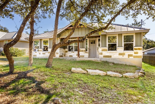 view of front of property with a front lawn