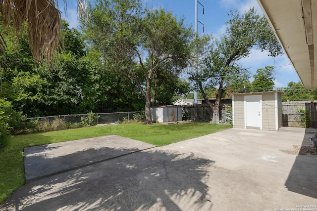 view of yard featuring a storage shed and a patio area