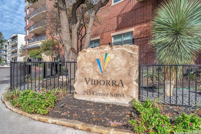 view of community / neighborhood sign