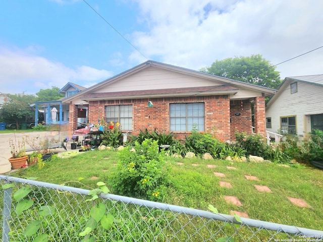 view of front of home with a front lawn