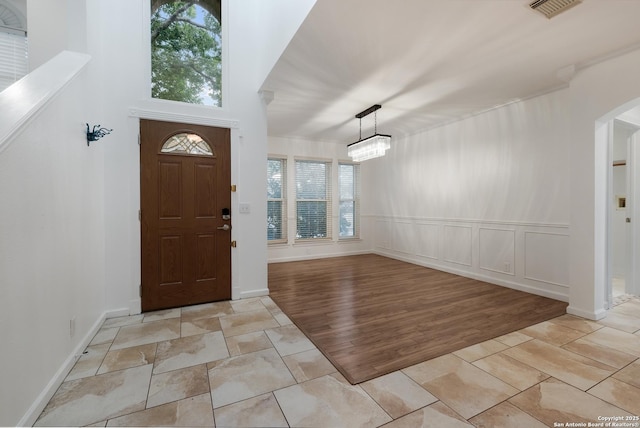 foyer featuring a notable chandelier