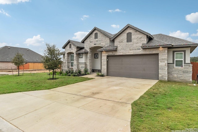 view of front of property featuring a front lawn and a garage