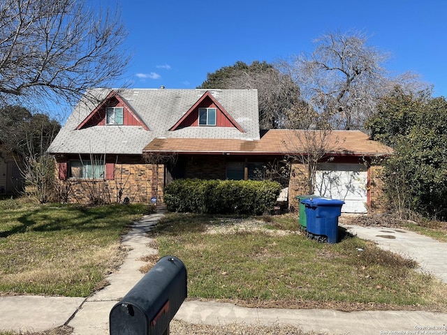 view of front of property with a front yard