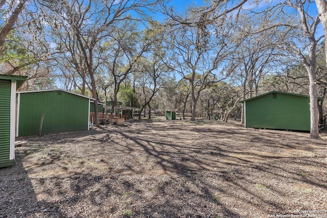 view of yard with a shed