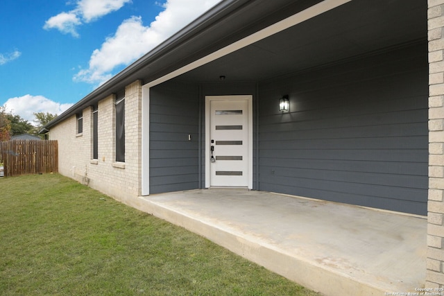 property entrance featuring a lawn