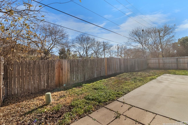 view of yard with a patio