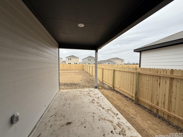 view of yard featuring a patio area