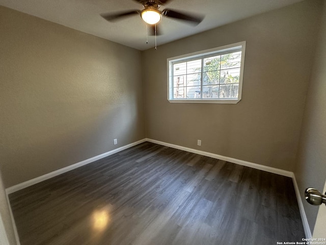 unfurnished room with dark wood-type flooring and ceiling fan