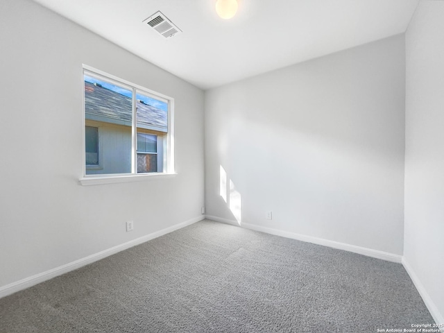 unfurnished room featuring carpet floors