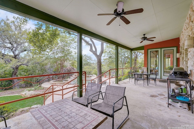 sunroom with vaulted ceiling