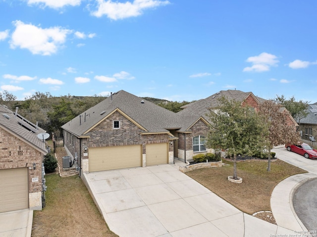 view of front of property featuring a front lawn