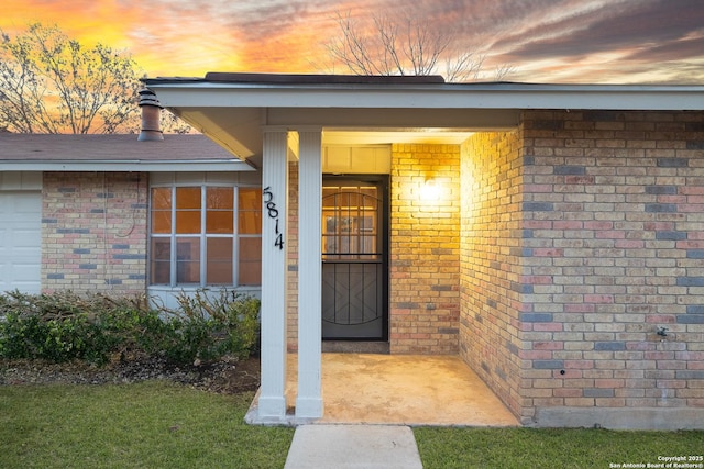 view of exterior entry at dusk