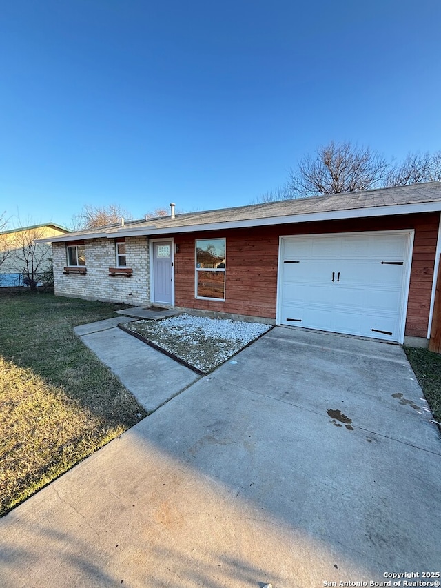 ranch-style home featuring a front lawn and a garage